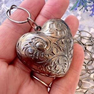 Floral Embossed Puffy Heart Long Lagenlook Y Necklace